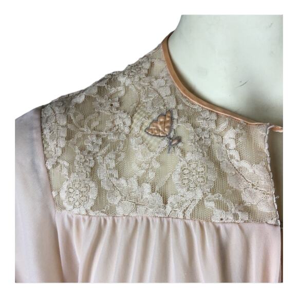 Vintage long nightgown in pink with lace & front tie closing size medium - Picture 7 of 12